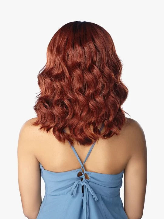 AUDRY This is an elegant style that suits anyone at any age.