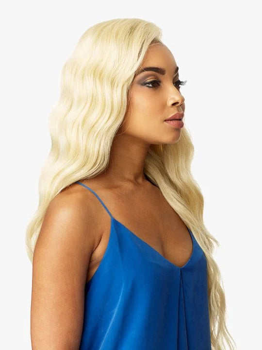 LYANA Lyana’s 31” long, loose waves give feminine and elegant look.