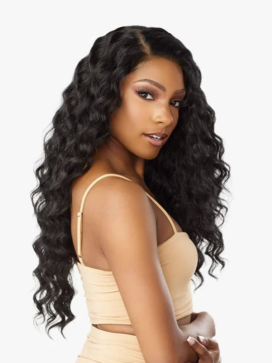 DAVINA Defined, loose deep waves