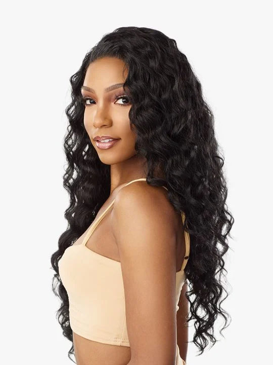 DAVINA Defined, loose deep waves