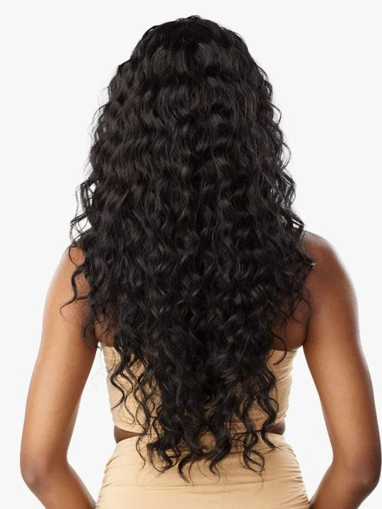 DAVINA Defined, loose deep waves