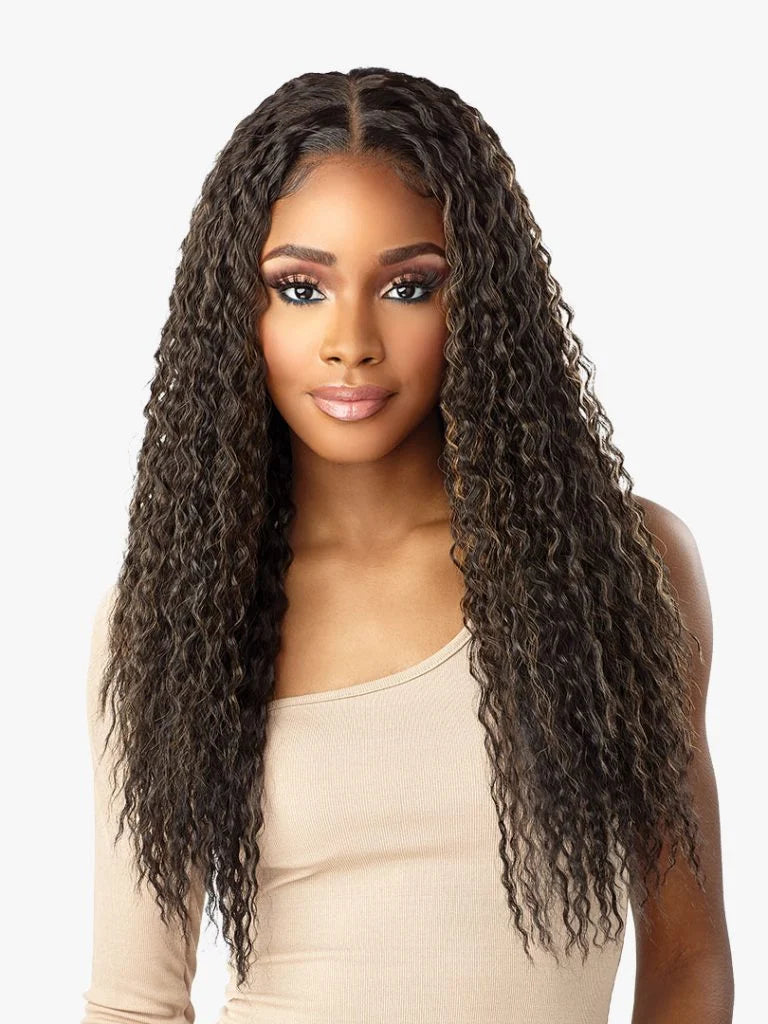 JAYLA A light weight, tight curly style with layers, perfect for summer date nights
