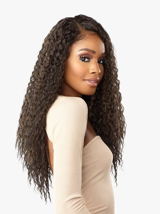 JAYLA A light weight, tight curly style with layers, perfect for summer date nights