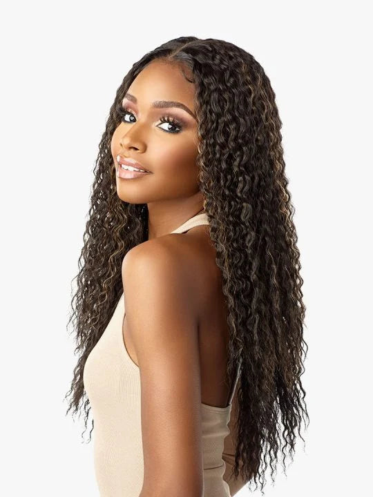 JAYLA A light weight, tight curly style with layers, perfect for summer date nights