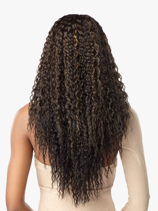 JAYLA A light weight, tight curly style with layers, perfect for summer date nights