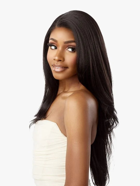 LAURINA Lightly bumped, yaki straight style with long layers.