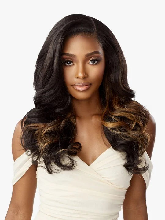 QUIANA A round, romance curls at the ends for an elegant finish to the look