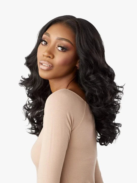 KINKY EDGES 13X6 KINKY BODY WAVE 18″ A bob length of voluminous S-shaped Body Waves