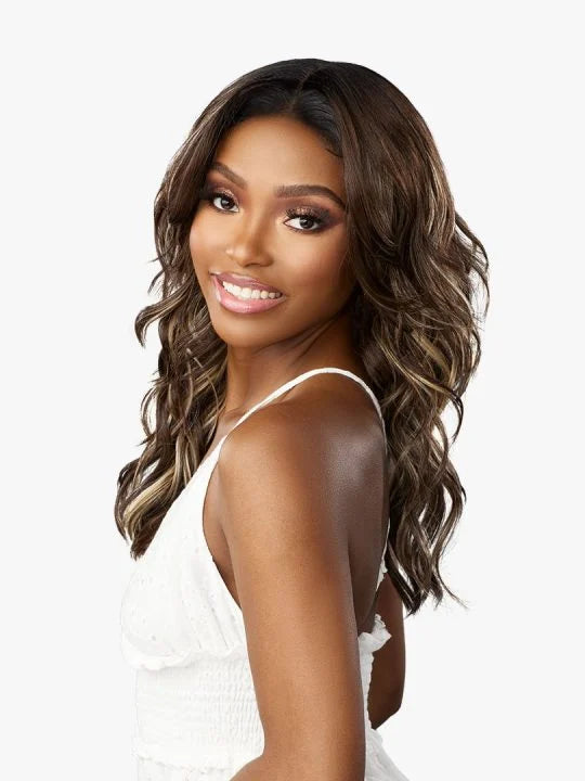 DASHLY LACE UNIT 36 Loose curls with lots of layering to create a Butterfly Cut that has feathered ends