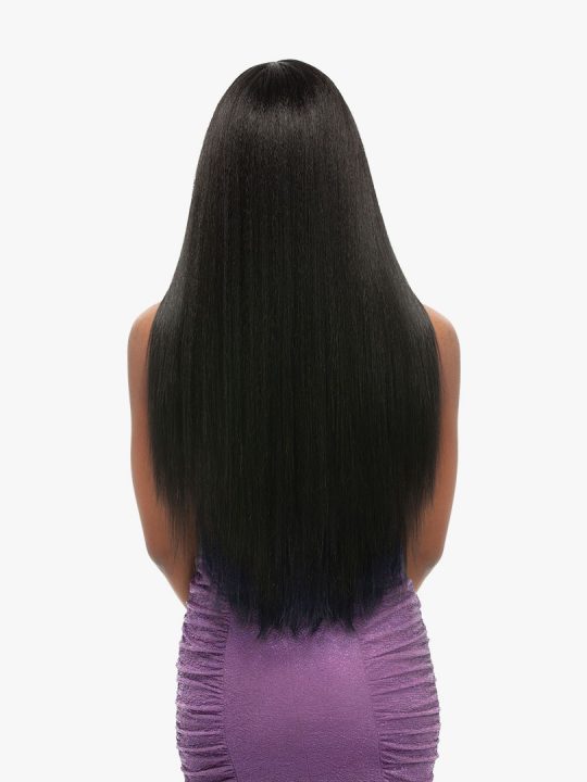 JANELLE Straight and to the point. Janelle goes for this sleek look and keeps ‘em guessing.