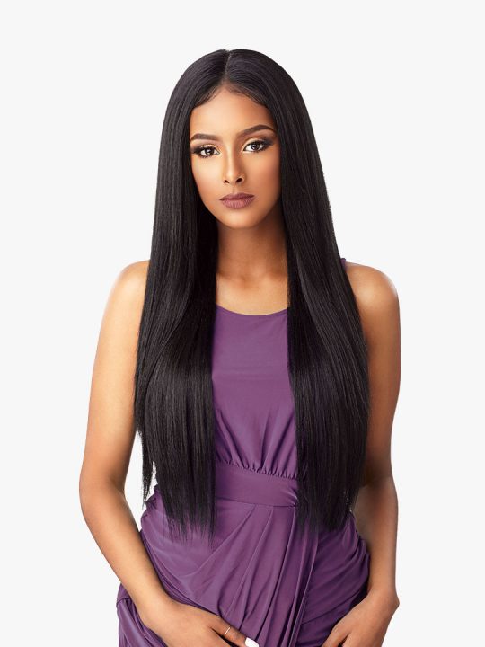JANELLE Straight and to the point. Janelle goes for this sleek look and keeps ‘em guessing.