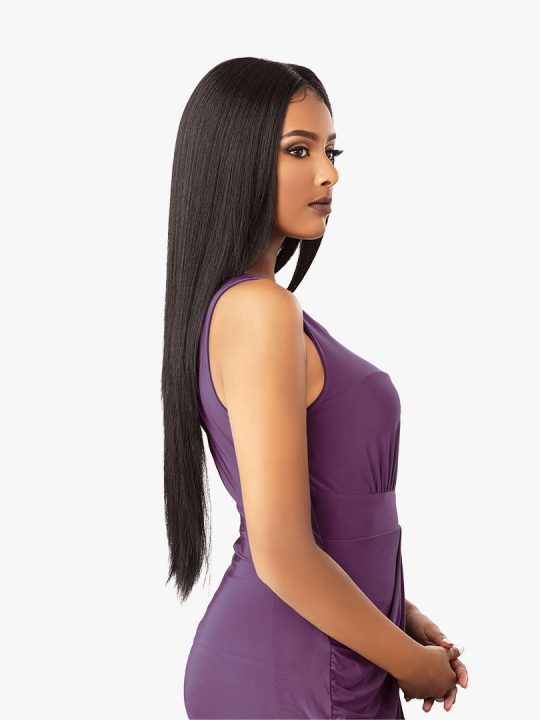 JANELLE Straight and to the point. Janelle goes for this sleek look and keeps ‘em guessing.