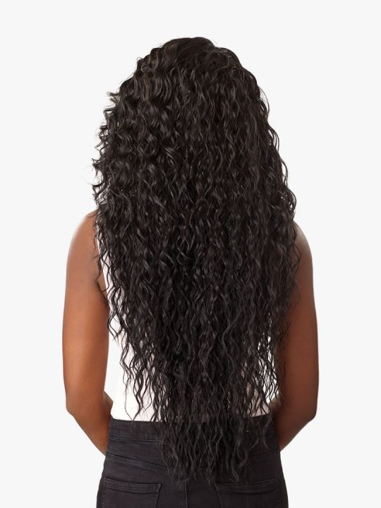 REYNA Combination of two different curls with 32″ style length.