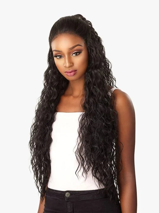 REYNA Combination of two different curls with 32″ style length.