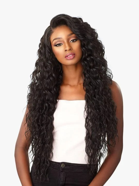 REYNA Combination of two different curls with 32″ style length.