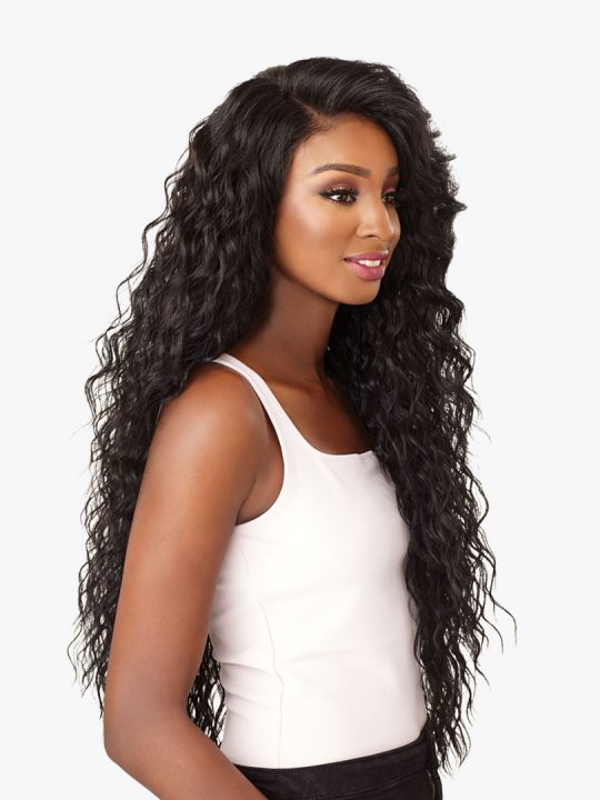 REYNA Combination of two different curls with 32″ style length.