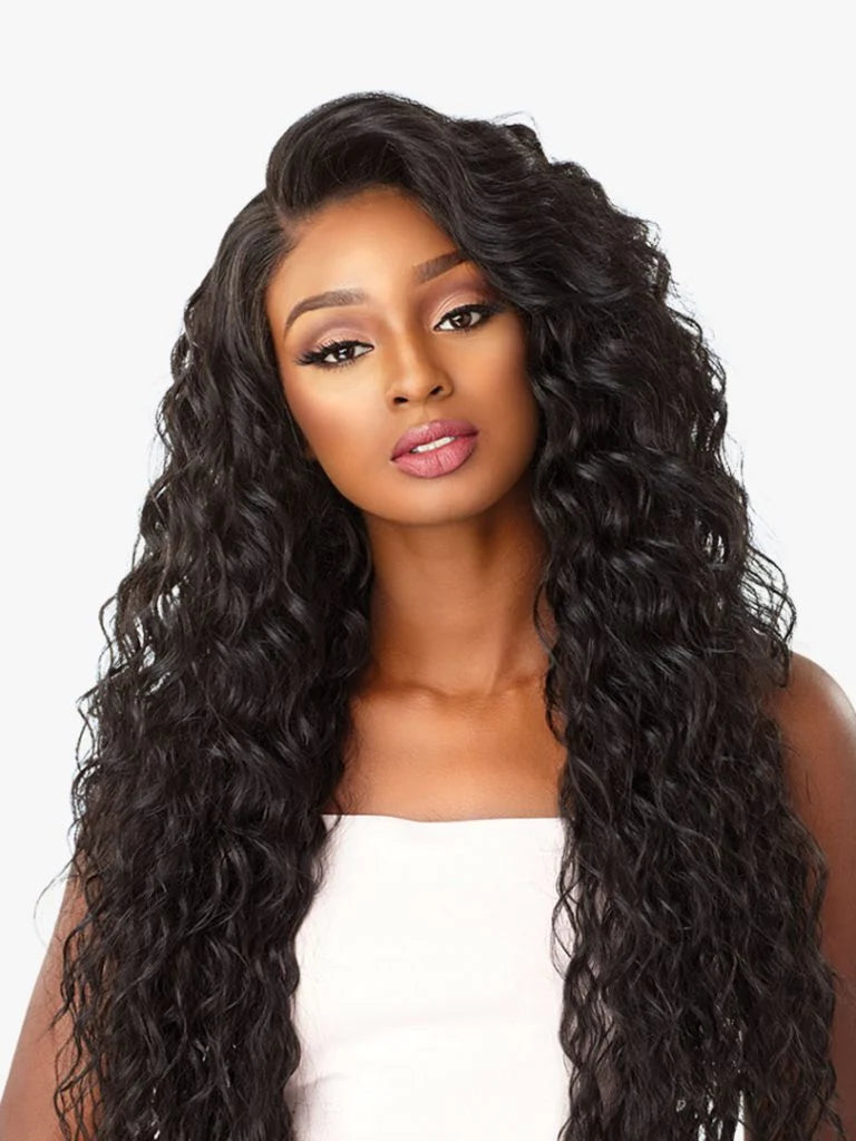 REYNA Combination of two different curls with 32″ style length.