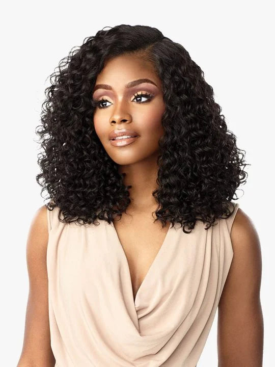 LEENA Natural looking style with round, ringlet curls