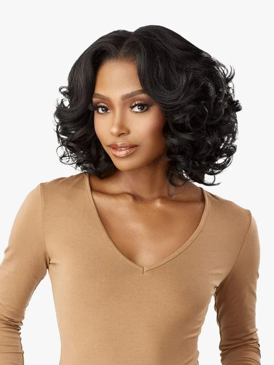 KINKY EDGES 13X6 KINKY BODY WAVE 14″ A bob length of voluminous S-shaped Body Waves