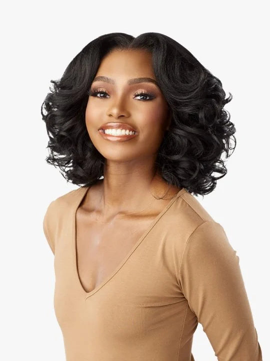 KINKY EDGES 13X6 KINKY BODY WAVE 14″ A bob length of voluminous S-shaped Body Waves