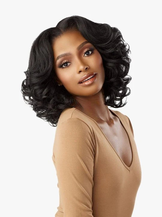 KINKY EDGES 13X6 KINKY BODY WAVE 14″ A bob length of voluminous S-shaped Body Waves