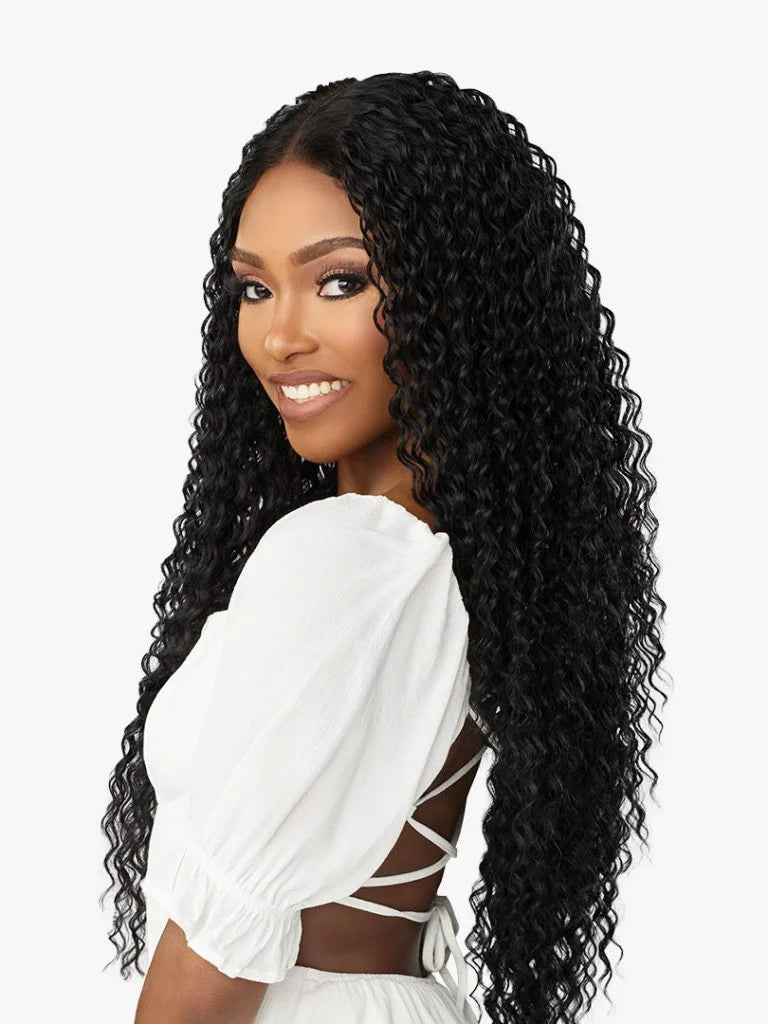 DASHLY LACE UNIT 33 Dashly Lace wig with long, tight curls