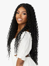 DASHLY LACE UNIT 33 Dashly Lace wig with long, tight curls