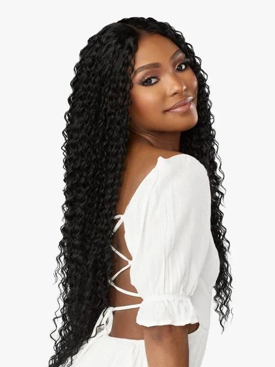 DASHLY LACE UNIT 33 Dashly Lace wig with long, tight curls